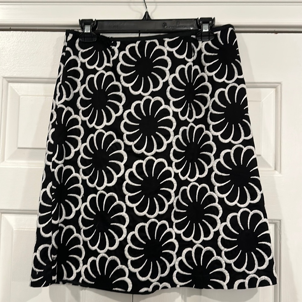 ID/Entity by Lord and Taylor beautifully stitched skirt size 4.